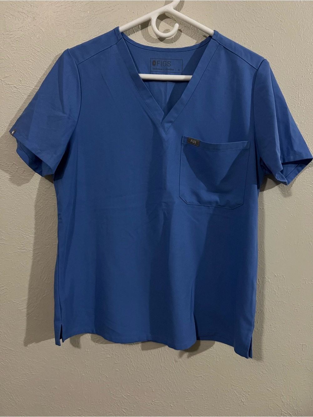 Figs PO 1683 Scrub Top size Medium V-Neck Top Blue